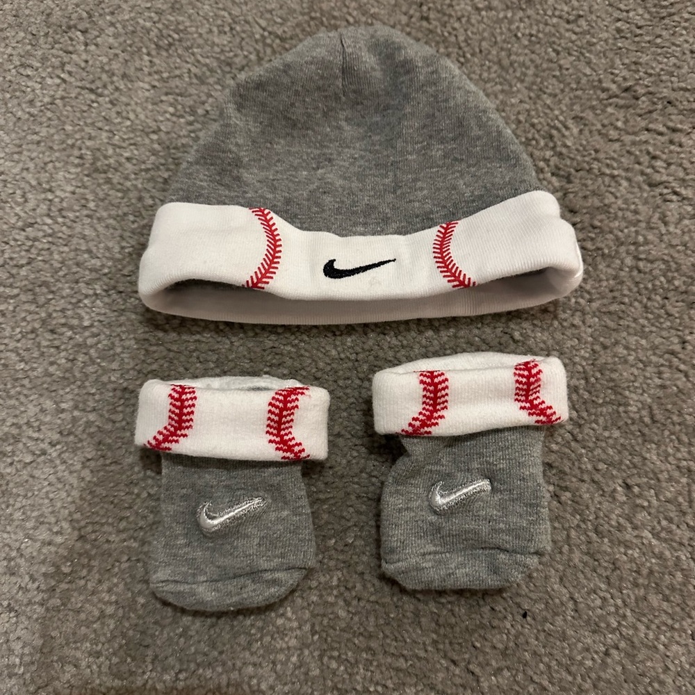 Newborn baseball hat and booties
